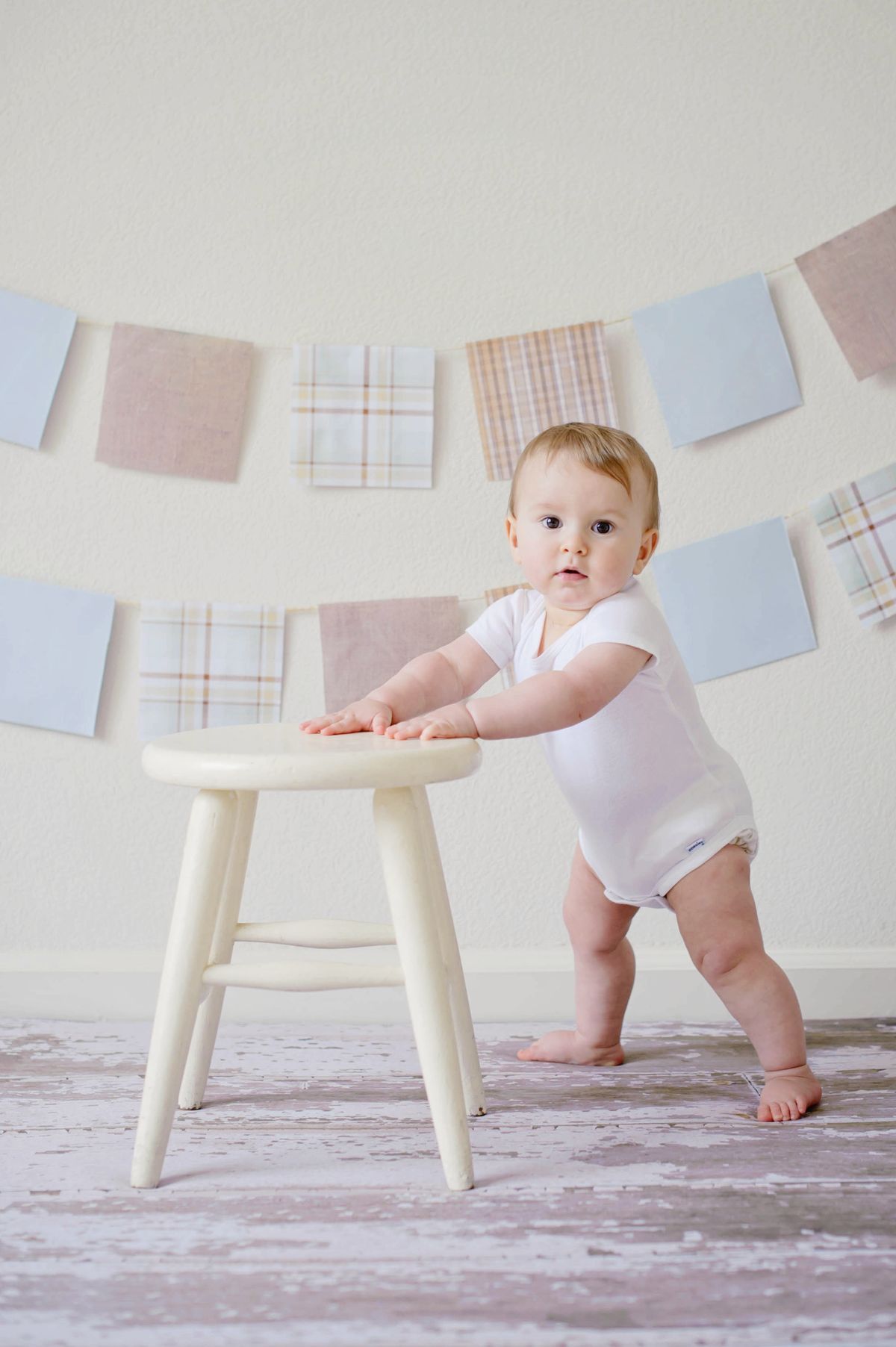 Je baby van 9 maanden: optrekken, zwaaien en zelf eten